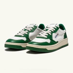 Autry Medalist Low Bicolor Sneakers In White And Green Leather
